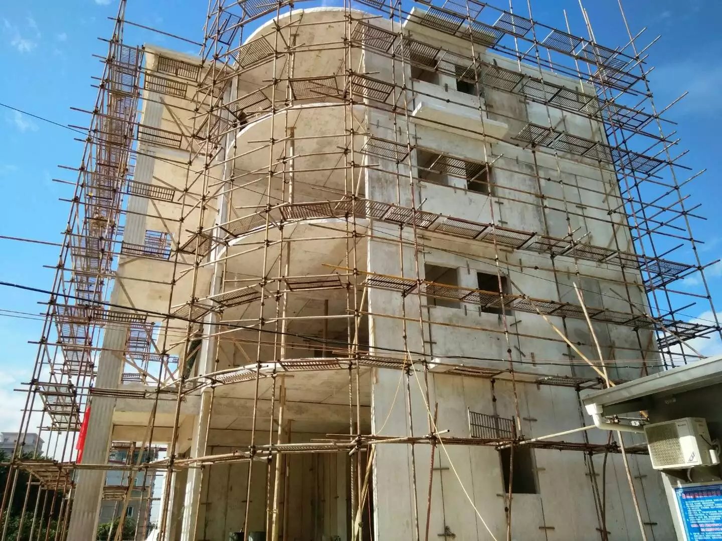 安福星河绿色环保装配式建材在福建修建的五层别墅建筑
